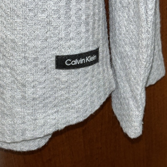 NWT Calvin Klein Lightweight Oversized V-Neck Waffle Knit Long Sleeve Top - Picture 5 of 10
